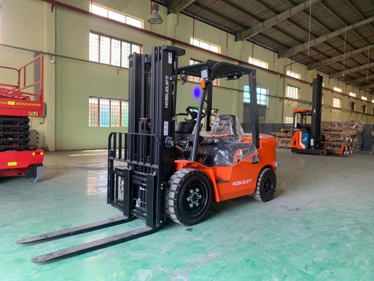 Xe nâng điện ngồi lái Noblleift nâng tải trọng 1 - 5 tấn