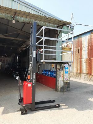 Xe nâng điện bán tự động nâng tải trọng 1,5 tấn