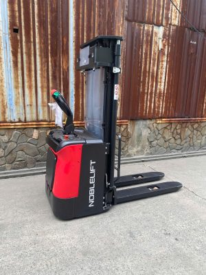 Giới thiệu xe nâng điện có bệ đứng lái 