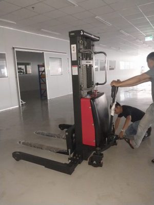 Xe nâng bán tự động SPN1016A Noblelift