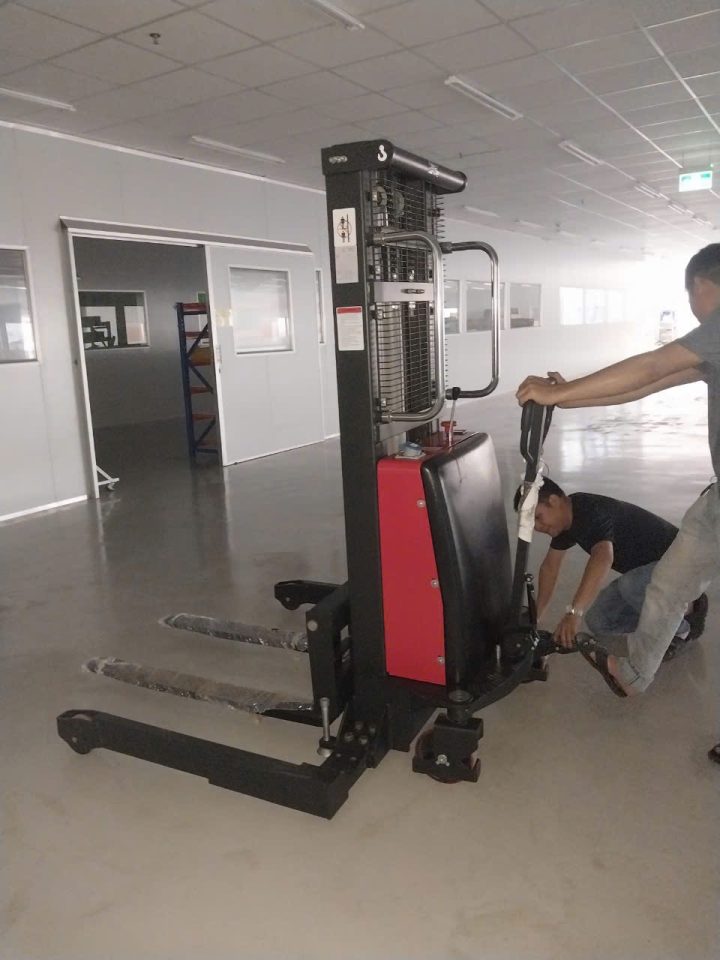 Xe nâng bán tự động SPN1016A Noblelift