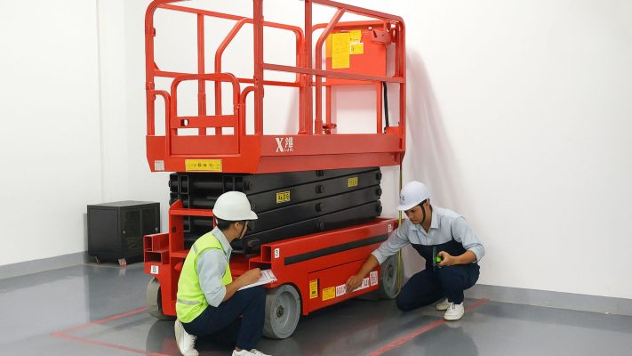 Cần lựa chọn đơn vị kiểm định xe nâng người uy tín