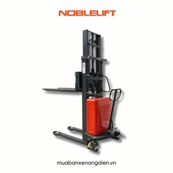 Xe nâng bán tự động